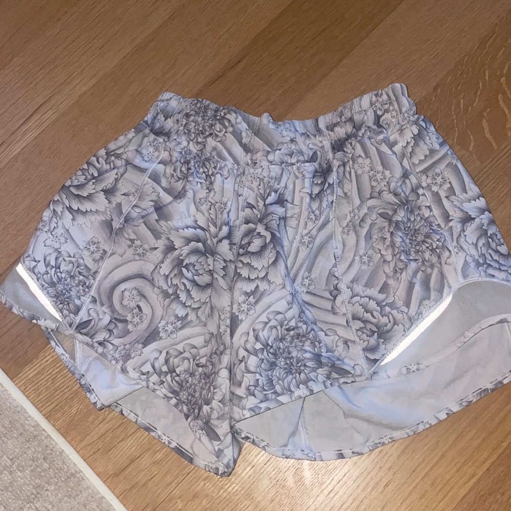 Size 4 Tall Lululemon Hotty Hot Shorts
